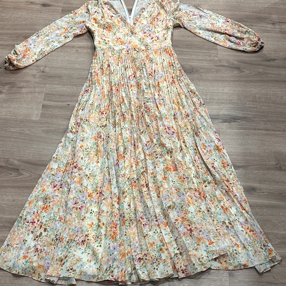 Monique Lhuillier Dresses & Skirts - Monique Lhuillier Multicolor Floral Long Sleeve Dress with open sleeves